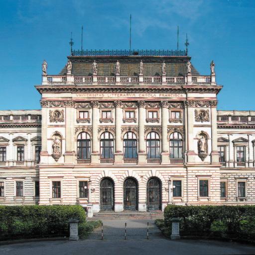 Picture of main building of the university of Graz Austria
